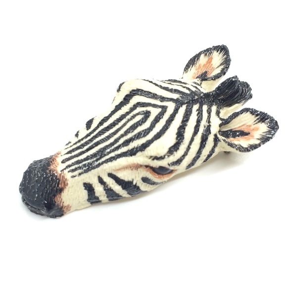 VINTAGE LARGE ZEBRA HEAD HANDCRAFTED SIGNED PLASTIC BROOCH 80S STATEMENT SAFARI - Picture 9 of 15